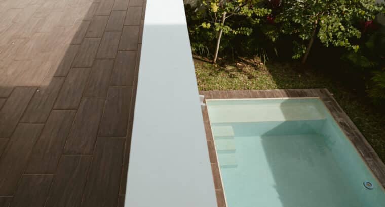 Hermosa Casa Mantra 5 de dos plantas con acabados de lujo dentro de una privada exclusiva con amenidades de primera