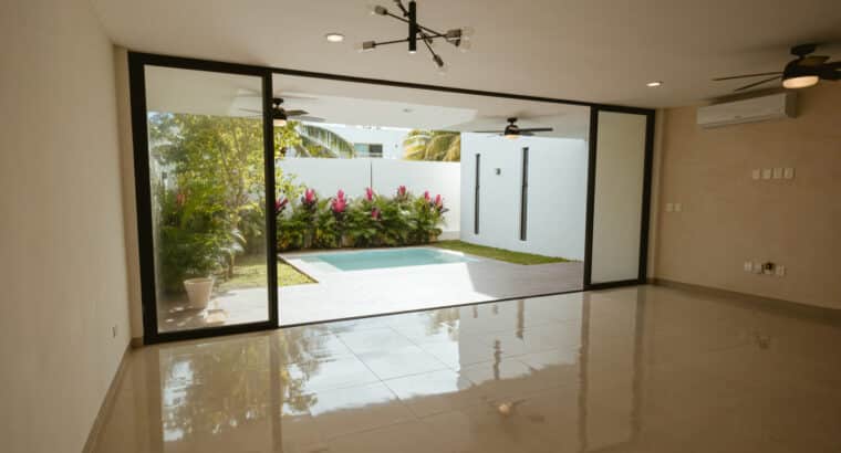 Hermosa Casa Mantra 5 de dos plantas con acabados de lujo dentro de una privada exclusiva con amenidades de primera